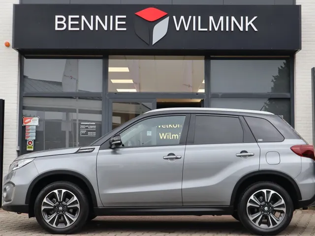 Suzuki Vitara 1.4 BoosterJet Hybrid Style Trekhaak | Adaptive Cruise | Two tone