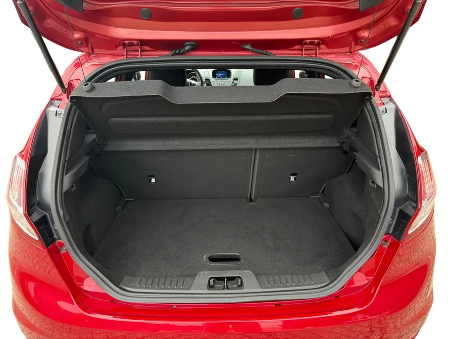Ford Fiesta 1.0 EcoBoost ST Line | 1ste Eigenaar Volledig Dealeronderhouden | Parkeersensoren achter | Cruise Control | Navigatiesysteem |