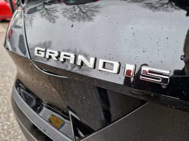 Mitsubishi Grandis 1.8i HEV First Edition