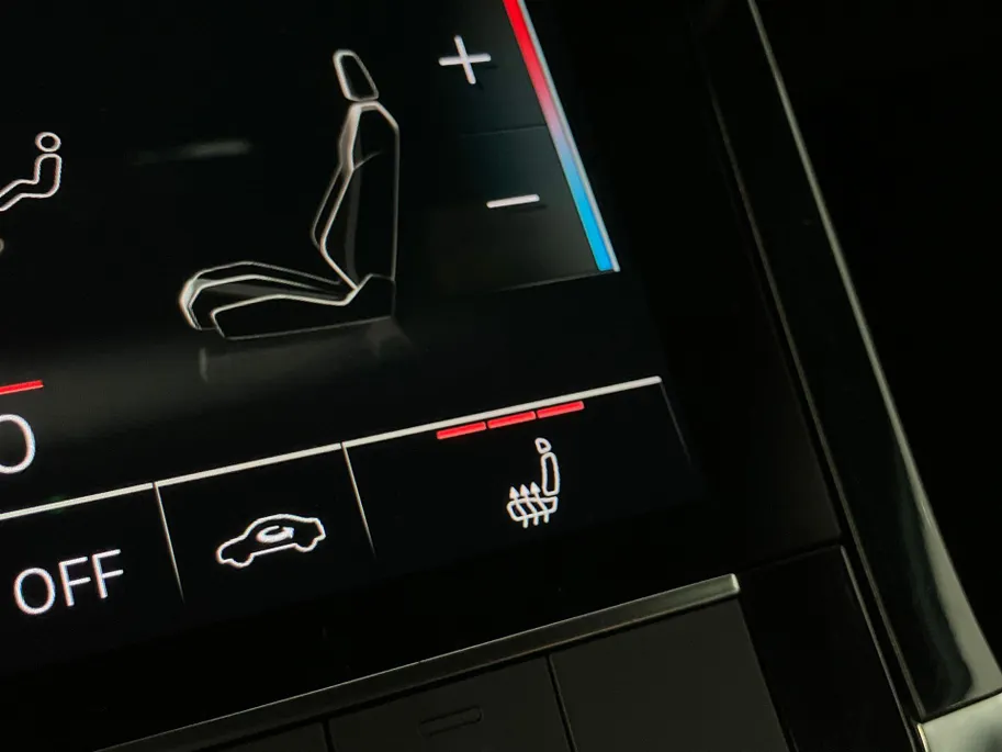 Audi e-tron 55 quattro S Line 300kW/408PK 95 kWh · Panoramadak · Camera + Parkeersensoren · Drive select