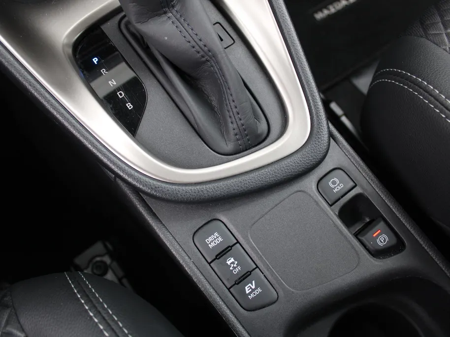 Mazda 2 Hybrid 1.5 Agile | Comfort pakket | Trekhaak | CarPlay | Camera | Stuur-/stoelverwarming | Cruise adapt. | 15' LM |