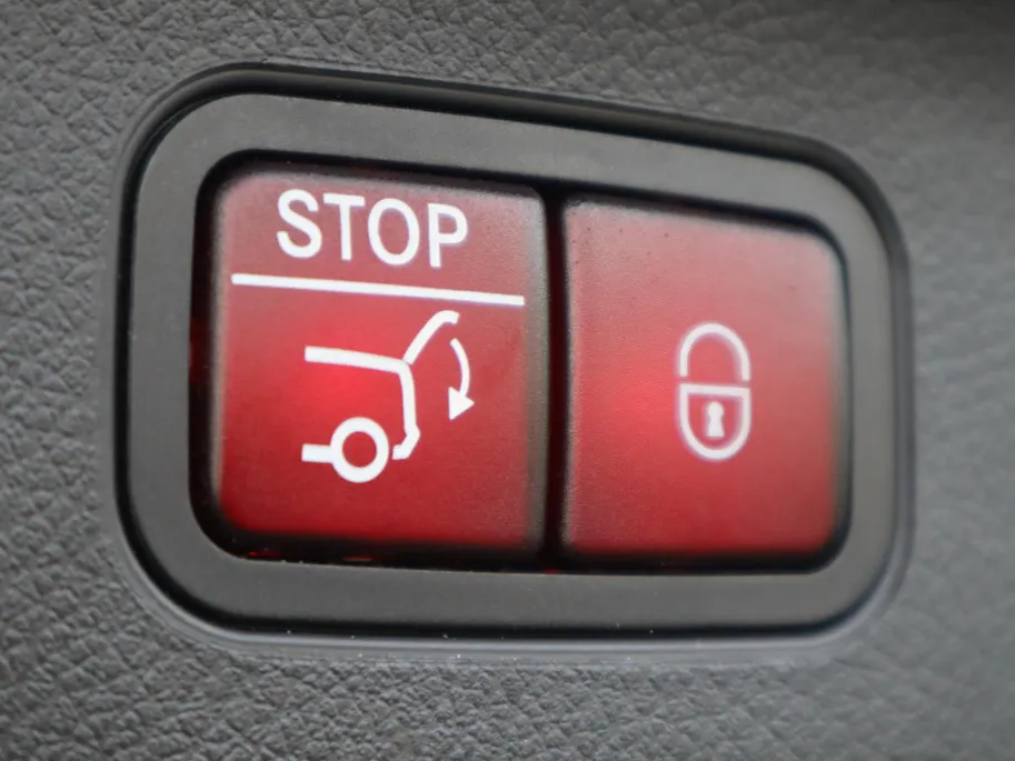 Mercedes-Benz GLA 250 e Star Edition AMG Line l Trekhaak l Keyless l Verwarmbare voorstoelen