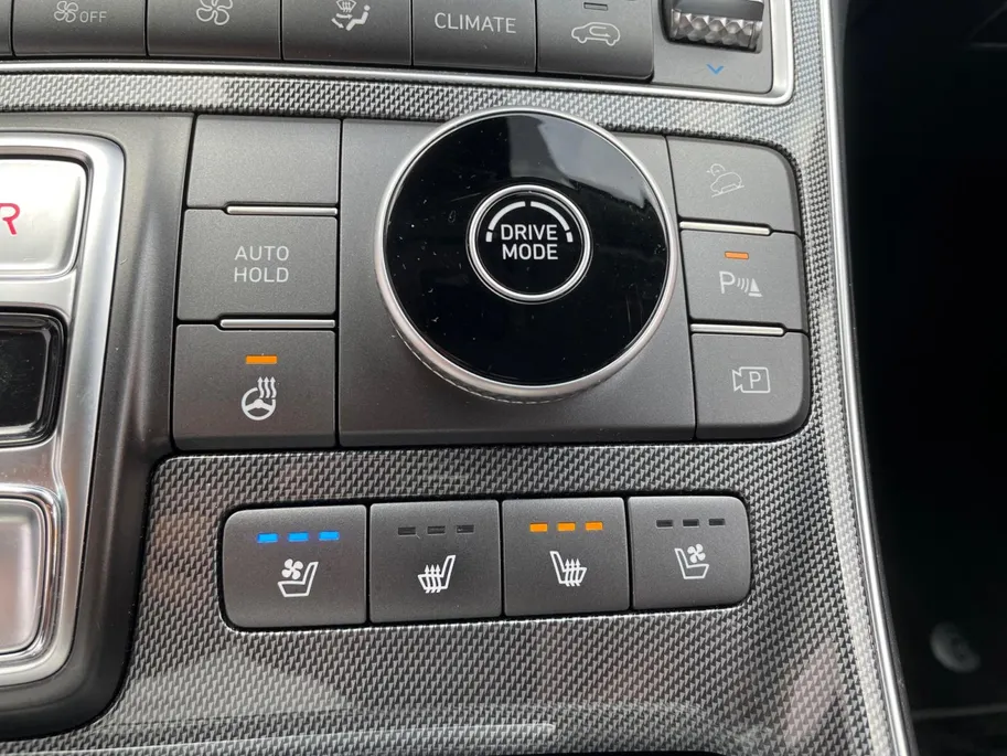 Hyundai Santa Fe 1.6 T-GDI HEV Premium 7p. | Lederen bekleding| Stoelverwarming/koeling| Stuurverwarming| Elektrische achterklep| Trekhaak| 1650 KG trekgewicht|