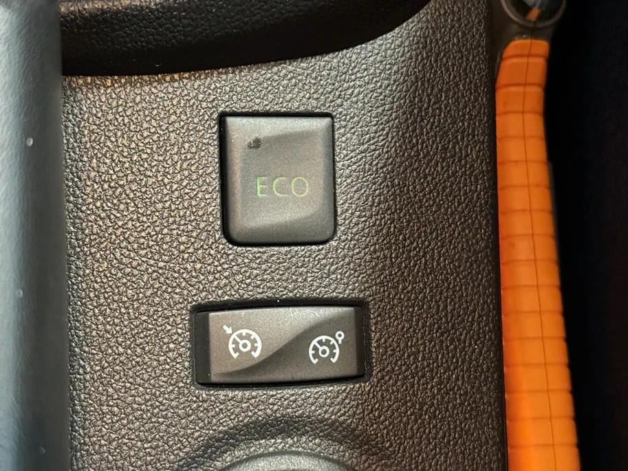 Renault Captur 1.3 TCe Intens *Automaat*Navi+Camera*Parkeersensoren*Climate*Hoge instap*Lage K.M.!