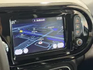 Renault Twingo Z.E. E-Tech Série Limitée Urban Night 22 kWh Automaat | SOH-Waarde 94% | Navigatie | Camera | Climate Control | Stoelverwarming | Lichtmetalen Velgen | Cruise Control | Parkeersensoren |
