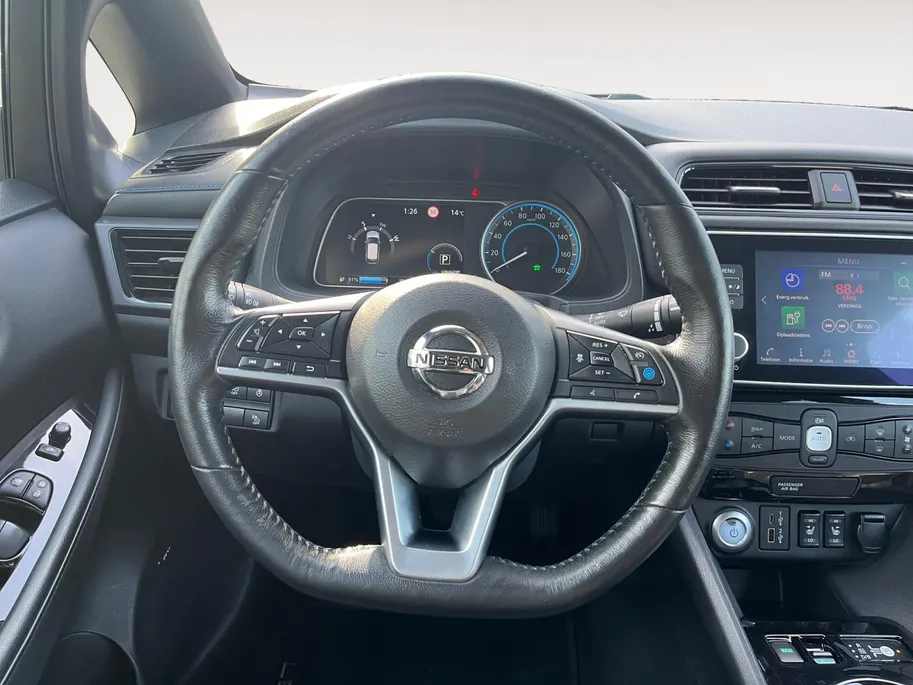 Nissan Leaf Tekna 40 kWh | 360 graden camera | Stoelverwarming | Climate Control | Bose audio