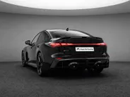 Audi RS5 Limousine e-hybrid 470 kW 639 PK · RS sportuitlaat · Topsnelheid 270 km/h · Head-up display · Panoramadak