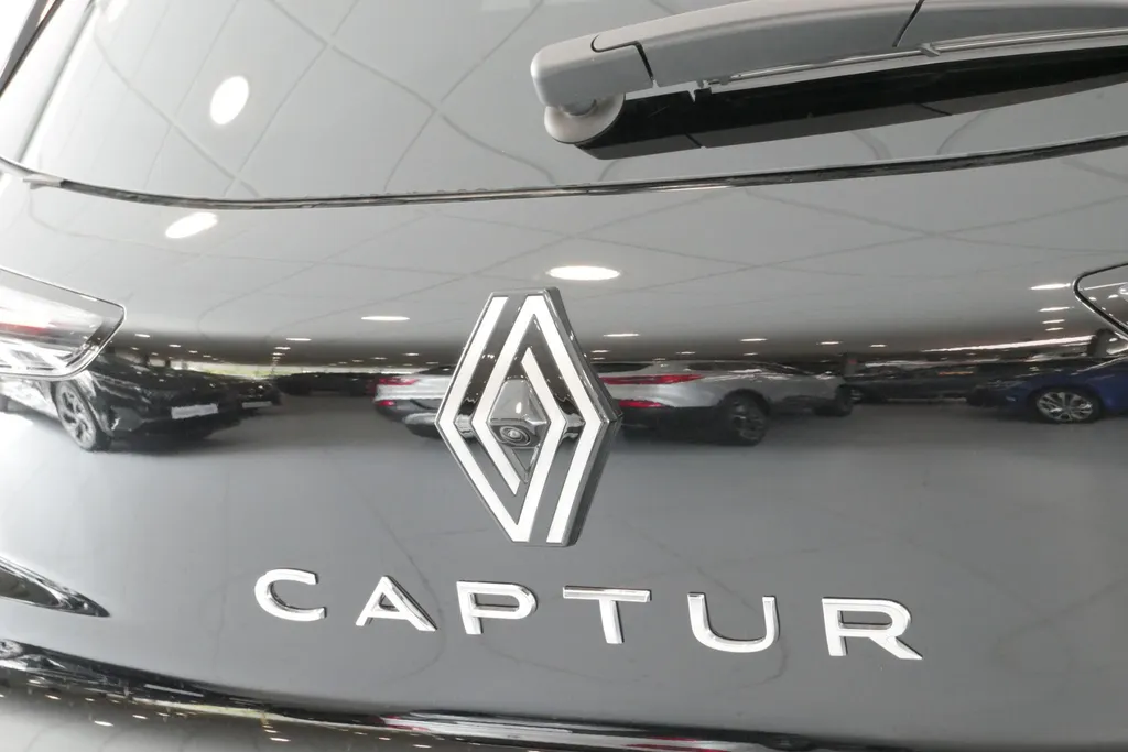 Renault Captur 1.8 E-Tech full hybrid 160 techno | Profiteer nu van €3.000,- Zeeuw & Zeeuw voorraadkorting | Uit voorraad leverbaar op is op