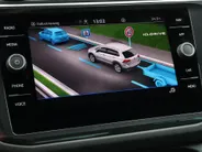 Volkswagen Tiguan 1.4 TSI eHybrid 245pk DSG Life Business · Camera · Inklap. Trekhaak · Stuur- & Stoelverwarming · Apple/Android Car Play · Elek. Achterklep ·