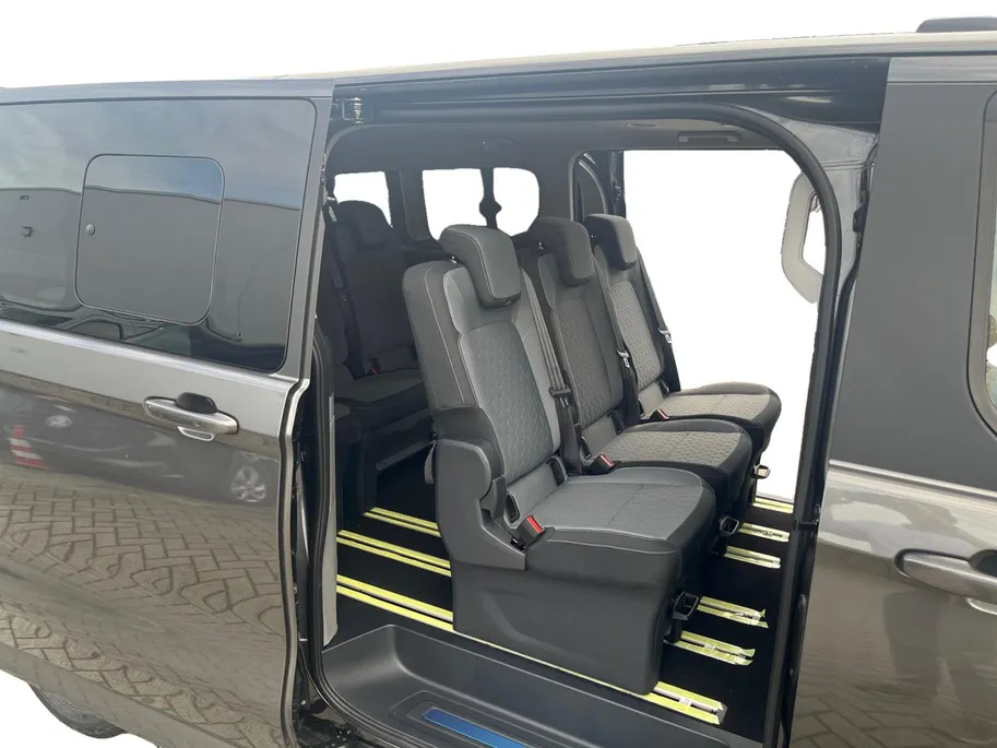 Ford Tourneo Custom 340 L2 Titanium 2.5 PHEV 233 pk | 9-persoons | TE BESTELLEN | Dual-zone airco | Inklapbare trekhaak | Cruise control | Verwarmd stuurwiel | Dubbele schuifdeuren met uitzetruiten | 17' LM velgen