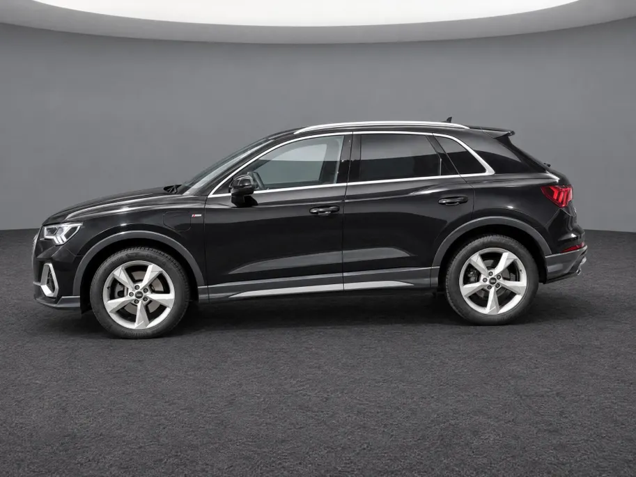 Audi Q3 45 TFSIe 245pk S edition · Camera · Apple/Android Car Play · Stoelverwarming ·  Navigatie · Elek. Achterklep · Keyless · 19'' Inch ·