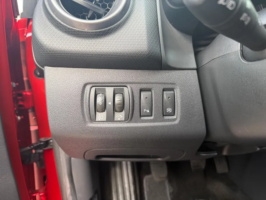 Renault Clio Estate 0.9 TCe Limited | Camera | Parkeersensoren | Bluetooth | Navigatie | All Season Banden | Dealer Onderhouden | 12 Maanden BOVAG Garantie