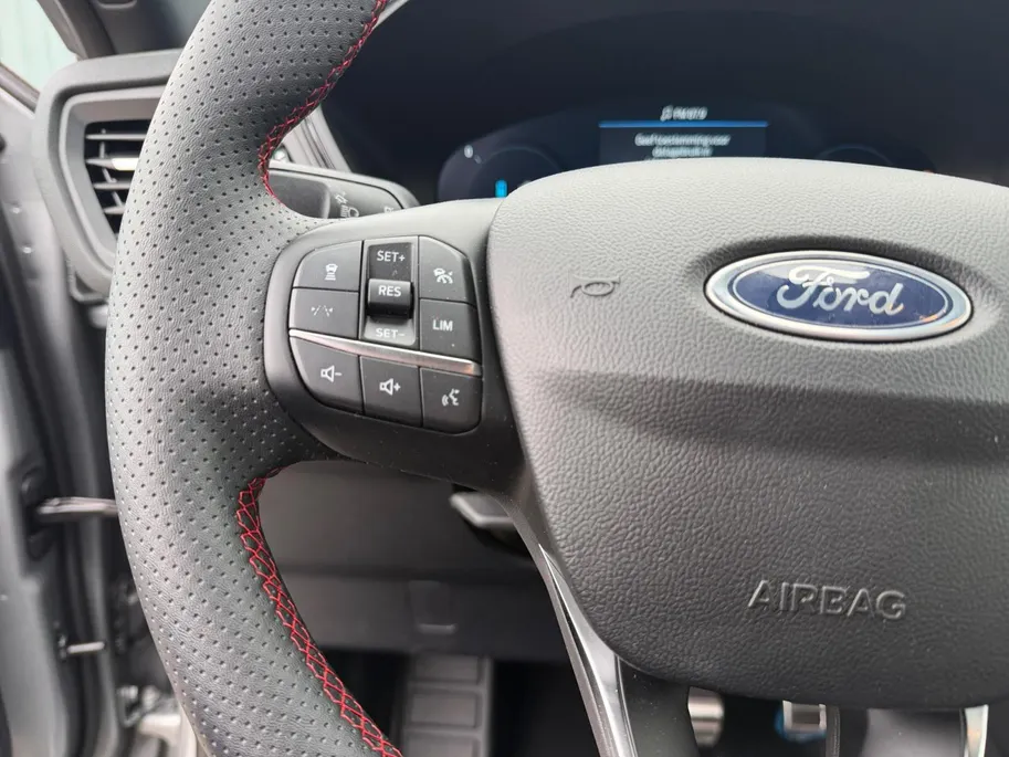 Ford Kuga 2.5 PHEV ST-Line X | Garantie tot 03-12-2027 | AGR-Voorstoelen | Winterpakket | Matrix LED Koplampen | Adapt. Cruise Control | BLISS | 360 Graden Camera | Elektrisch verstelbare Voorstoelen | HUD