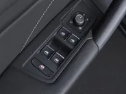 Volkswagen Tiguan 1.4 TSI eHybrid R-Line Business+ · Panoramadak · Trekhaak · 360°Camera · Apple/Android Car Play