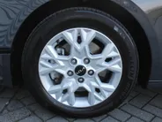 Kia Ceed Sportswagon 1.5 T-GDi DynamicPlusLine | Stoel- & stuurverwarming | Camera | Clima | Cruise adapt. | LED | Navi | Elek. achterklep | 16' LM |