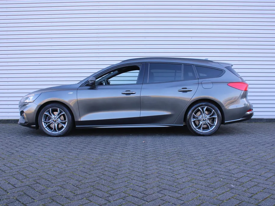 Ford Focus Wagon 1.0 EcoBoost ST Line Business | Stuur-/stoel-/voorruitverwarming | Camera | Clima | Draadloze telefoonlader | 17' LM | Navi |