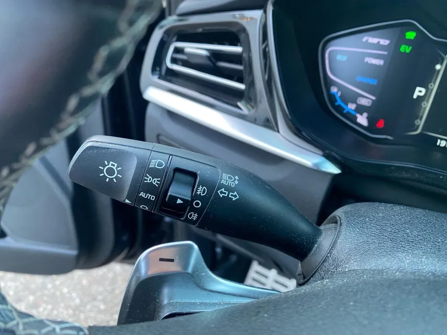 Kia Niro 1.6 GDi PHEV DynamicPlusLine | Climate control | Leder | Stoel,- en stuurverwarming | Keyless | Navigatie | Dodehoek detectie | 16 inch LM-velgen | Parkeercamera |