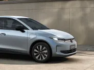 Volkswagen ID. Polo Life First Edition 52 kWh accu, 211 PK · Achteruitrijcamera · Draadloze telefoonlader · Stuurwiel verwarmd · Stuurwiel multifunctioneel ·