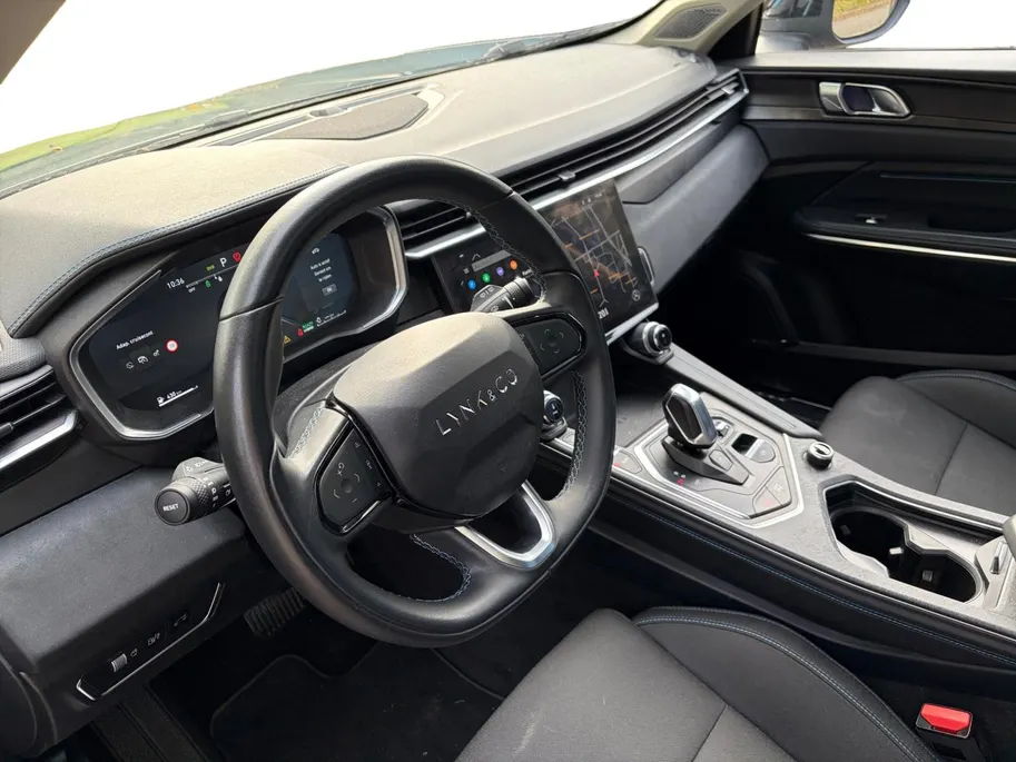 Lynk & Co 01 1.5 Apple Carplay/Android Auto , stoelverwarming , panoramadak , navigatiesysteem full map , camera 360 , elektrisch verstelb. bestuurdersstoel met geheugen , elektrisch bedienbare achterklep ,                                               lichtmetalen ve