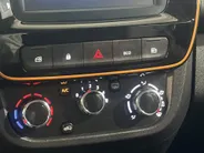Dacia Spring Comfort Plus 27 kWh Automaat | 1e eigenaar | Navi | Bluetooth | Apple CarPlay/Android Auto | Lichtmetalen Velgen | Parkeersensoren | Airco | Elektrische Ramen |