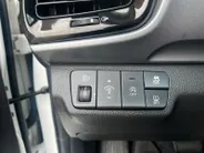 Kia Stonic 1.0i Turbo DynamicLine Automaat |  Two-tone lak | Apple Carplay / Android Auto | Airco |  Elektrische ramen | Camera | Parkeersensoren | Lichtmetalen velgen |