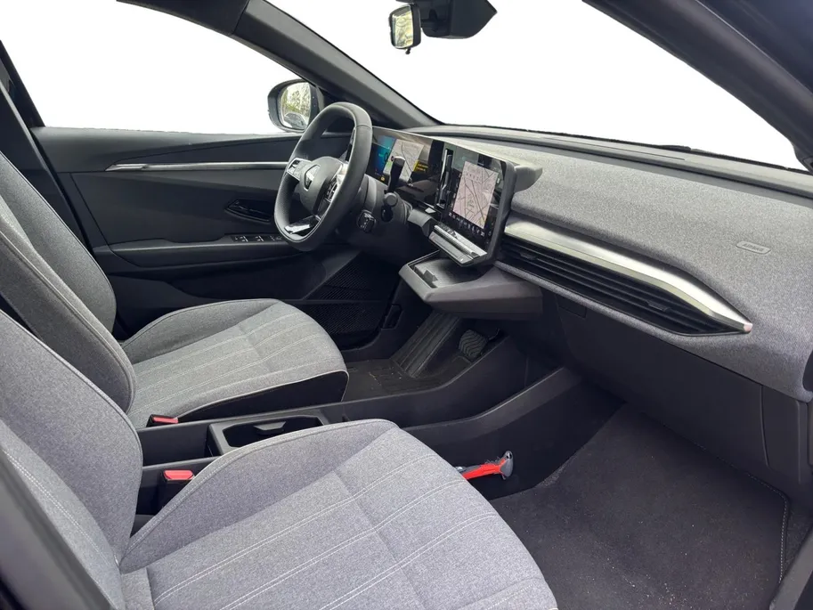 Renault Megane E-Tech comfort range Evolution 60 kWh NAVI AIRCO CRUISE CONTROLE APPLE CARPLAY ANDROID AUTO ADAPTIEVE CRUISE CONTROLE 20INCH VELGEN ZEER MOOIE AUTO