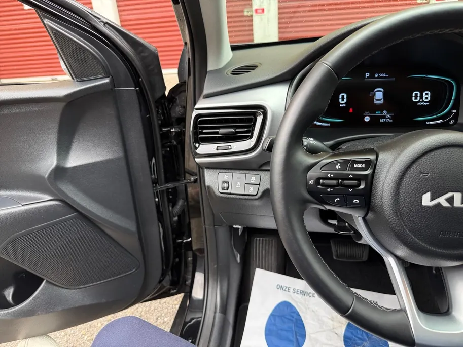 Kia Stonic 1.0 T-GDi MHEV DynamicPlusLine Automaat |  Navi | Apple Carplay/Android Auto | Metallic lak | Stoel & stuurverwarming | Fabrieksgarantie t/m 11-8-2032 + 3x 1 jaar* | NAP
