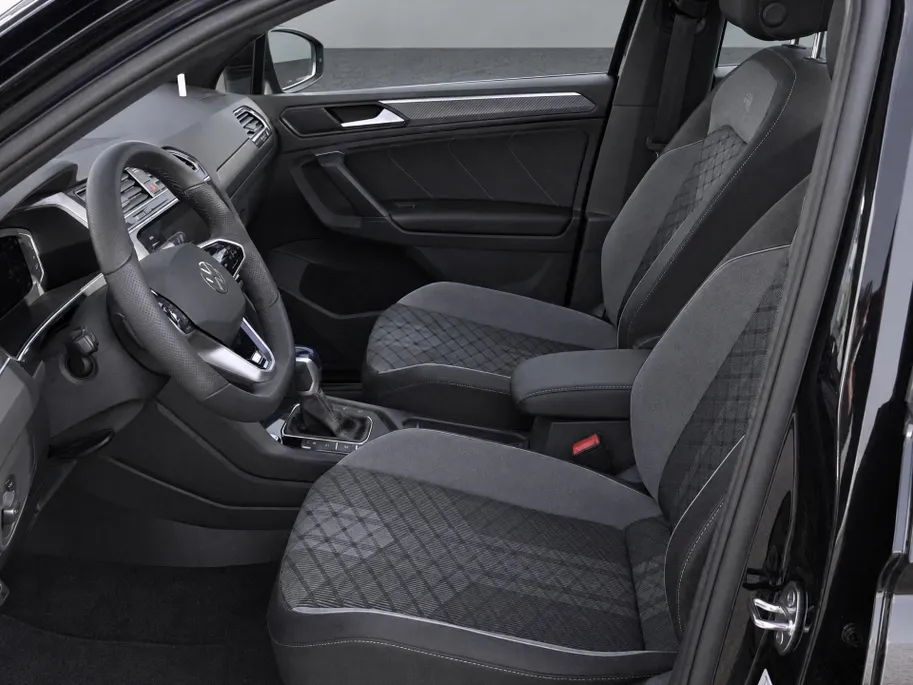 Volkswagen Tiguan 1.4 TSI eHybrid R-Line Business+ · Panoramadak · Trekhaak · 360°Camera · Apple/Android Car Play