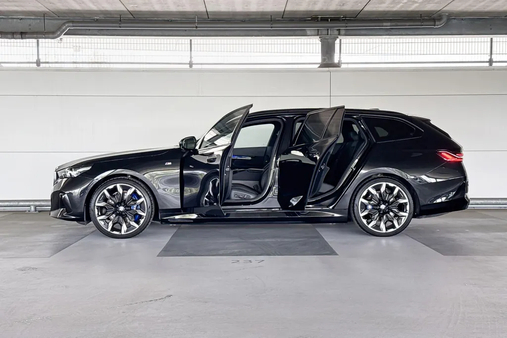 BMW i5 Touring xDrive40 84 kWh