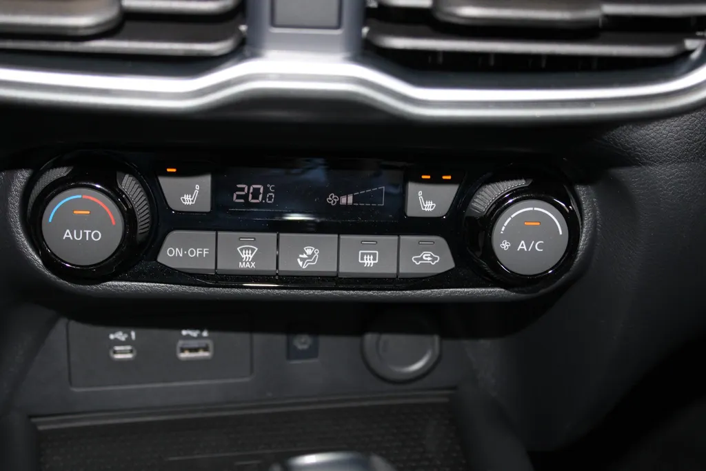 Nissan Juke 1.6 Hybrid N-Connecta | stuurverwarming | Stoelverwarming | Automaat | Achteruitrijcamera | Pdc voor en achter | Cruise controle | Climate Controle | LM wielen | Navigatie | Apple carplay & Android auto |
