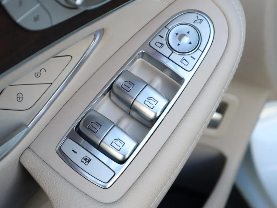 Mercedes-Benz GLC 300 4MATIC AMG line l Panoramadak l Stoelverwarming l Ambiente lichtpakket