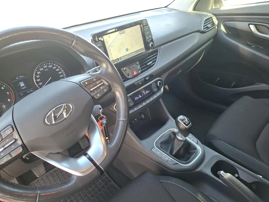 Hyundai i30 Wagon 1.0 T-GDI Comfort | Navigatie | Cruise | NU Rijklaarprijs! Incl.12 Maanden, APK, Onderhoudsbeurt etc! Premiumpakket gratis!