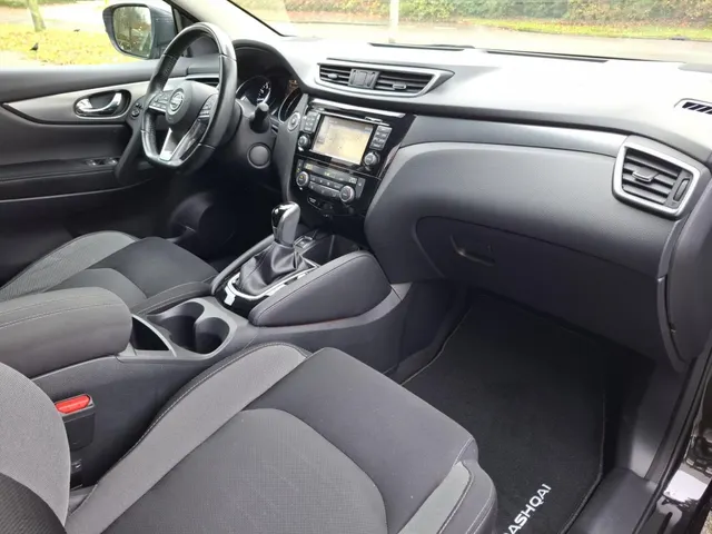 Nissan QASHQAI 1.2 115pk DIG-T XTRONIC N-Connecta | Trekhaak | Panoramadak | Navigatie | 360-Camera | Keyless