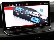 Volkswagen Passat Variant 1.5 eTSI 150pk DSG Elegance Business · Camera · Wegklapbare Trekhaak · Apple/Android Car Play · Dodehoeksensoren · P-Sensoren · 17'' Inch · Garantie t/m 18-06-2028 of 100.000