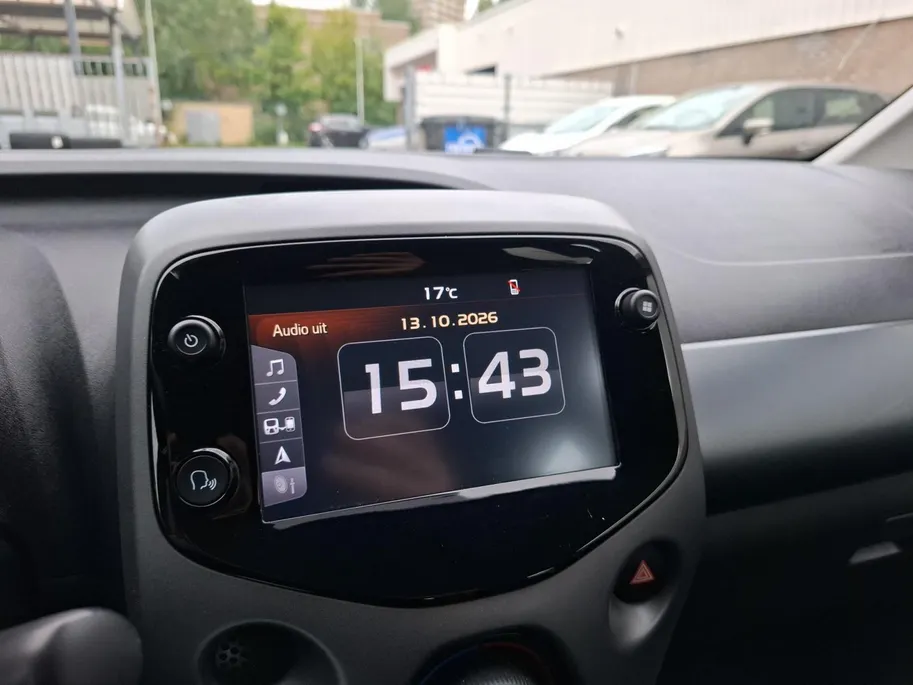 Toyota Aygo 1.0 VVT-i x-play | ACHTERUITRIJCAMERA | 5 DEURS | TELEFOON | AIRCO | ELEKTRISCHE RAMEN |