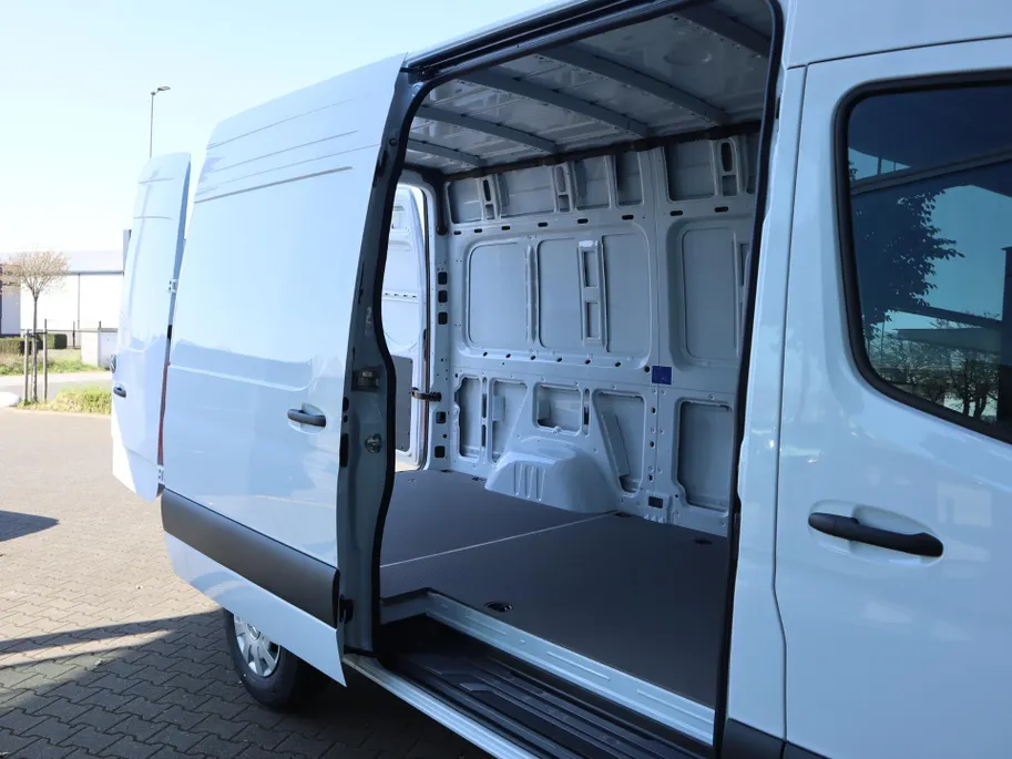 Mercedes-Benz eSprinter 420 L2 Pro 81kWh TREKHAAK BEGRENZER 120KM/H