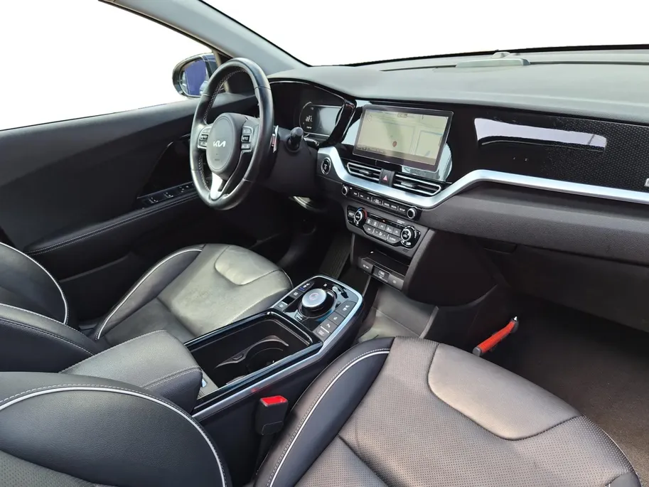 Kia e-Niro ExecutiveLine 64 kWh 1e Eigenaar | 3 Fase laden | Metallic lak | Trekhaak | Fabrieksgarantie 27-1-2029 + 3x 1 jaar* | NAP
