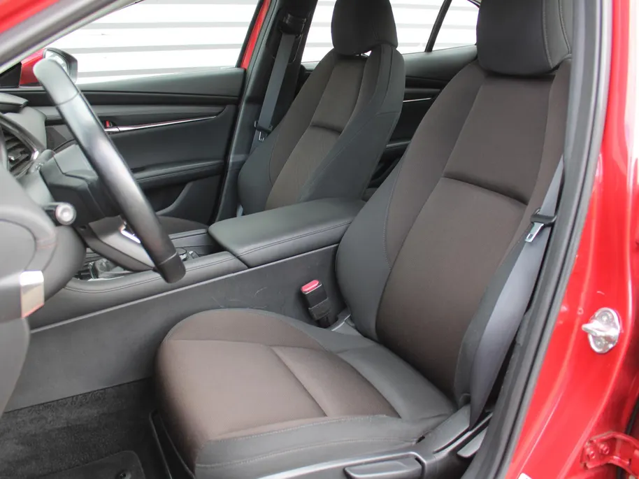 Mazda 3 2.0 e-SkyActiv-G M Hybrid 122 Comfort | Stuur-/stoelverwarming | Camera | Cruise adapt. | Clima | 16' LM | HUD | LED | Dodehoek detectie |
