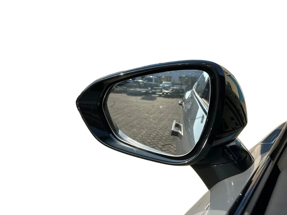 Voyah Courage Business Edition 80 kWh Full Option | Head Up Display | Stoel koeling,-verwarming & massage | Memorystoelen | 360 Camera | Level 3 Autonoom rijden | Schuif- & Kanteldak | Draadloze Telefoonlader | Elektrische Achterklep | Tijdelijk voorraadvoordeel van € 