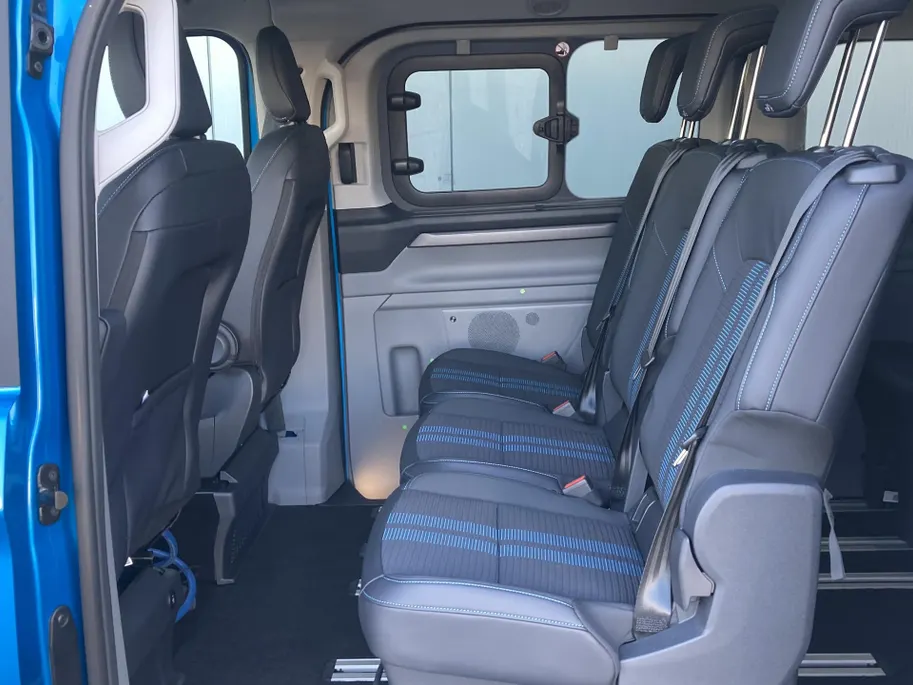 Ford Tourneo Custom E-Custom 65kW 218pk Sport 8- 340 L1H1 Sport ELEKTRISCH-Personenvervoer 8 zitplaatsen-Panoramadak-Sportuitvoering