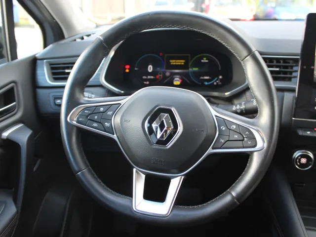 Renault Captur 1.6 E-Tech full hybrid 145 PK iconic | Lederen bekleding en stoel elektrisch bedienbaar | 360 camera | Stoelverwarming voor |