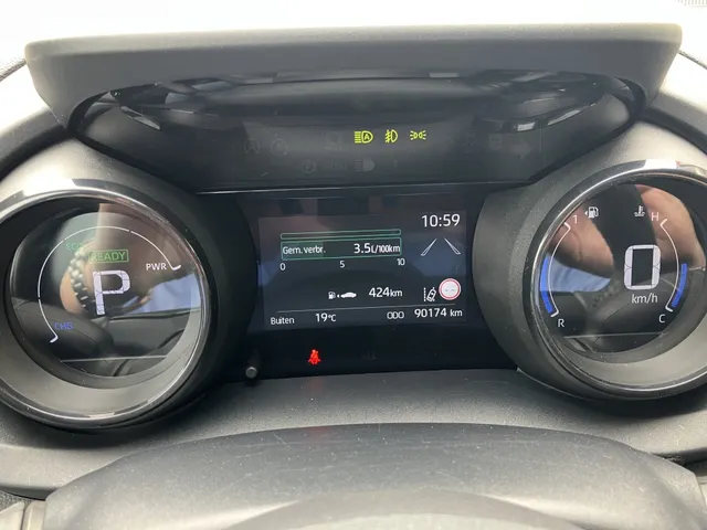 Toyota Yaris 1.5 Hybride Selection | Bi-Tone | Apple Car-play | Stoelverw