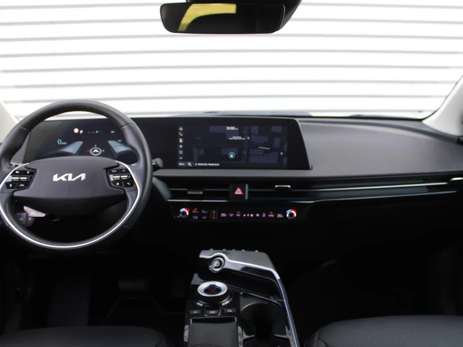 Kia EV6 Plus 77.4 kWh | Stuur-/stoelverwarming + ventilatie | Elektr. stoelverstelling + achterklep | Leer | Warmtepomp | 19' LM | Camera | LED |