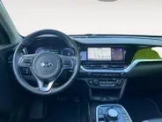 Kia e-Niro DynamicPlusLine 64 kWh Climate control | Stoel,- en stuurverwarming | Parkeercamera | Cruise control | Elek. schuif/kanteldak | 16 inch LM velgen |