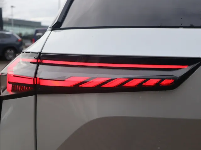 Mitsubishi Grandis 1.8 HEV Instyle Panodak | Harman Kardon | Leder