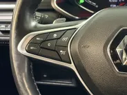 Renault Captur 130PK TCe Initiale Paris Automaat | 1e eigenaar | 360 Camera | Stoelverwarming | Navi | Apple CarPlay/Android Auto | Leder | Adaptive Cruise Control | Climate Control | Full LED | Lichtmetalen Velgen |