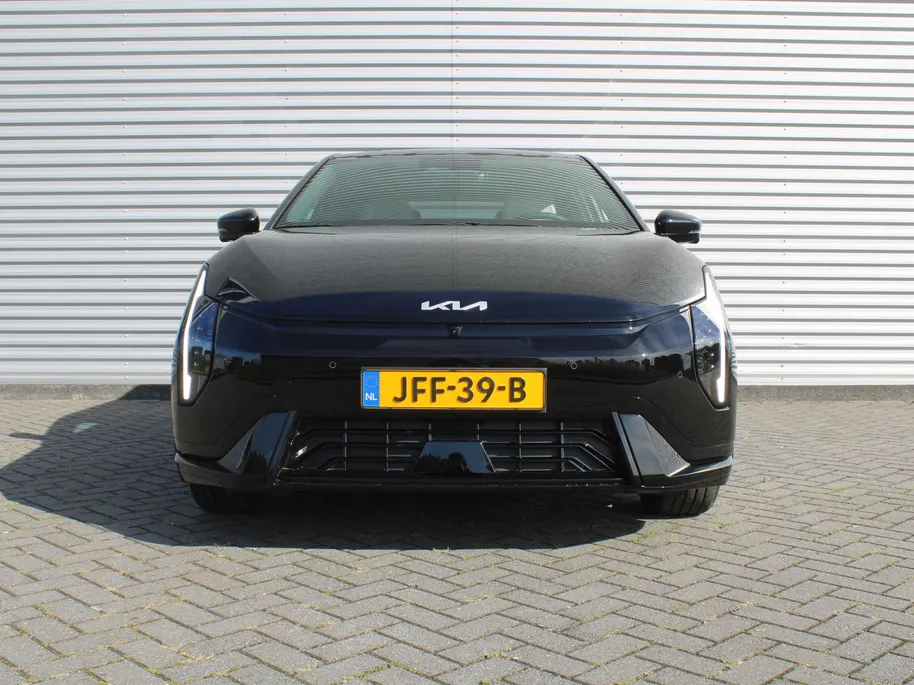 Kia EV4 Fastback GT-PlusLine 81.4 kWh | Schuifdak | Stuur-/stoelverwarming + ventilatie | Camera rondom | Elek. stoelverstelling | Leer | HUD | LED | 19' LM |