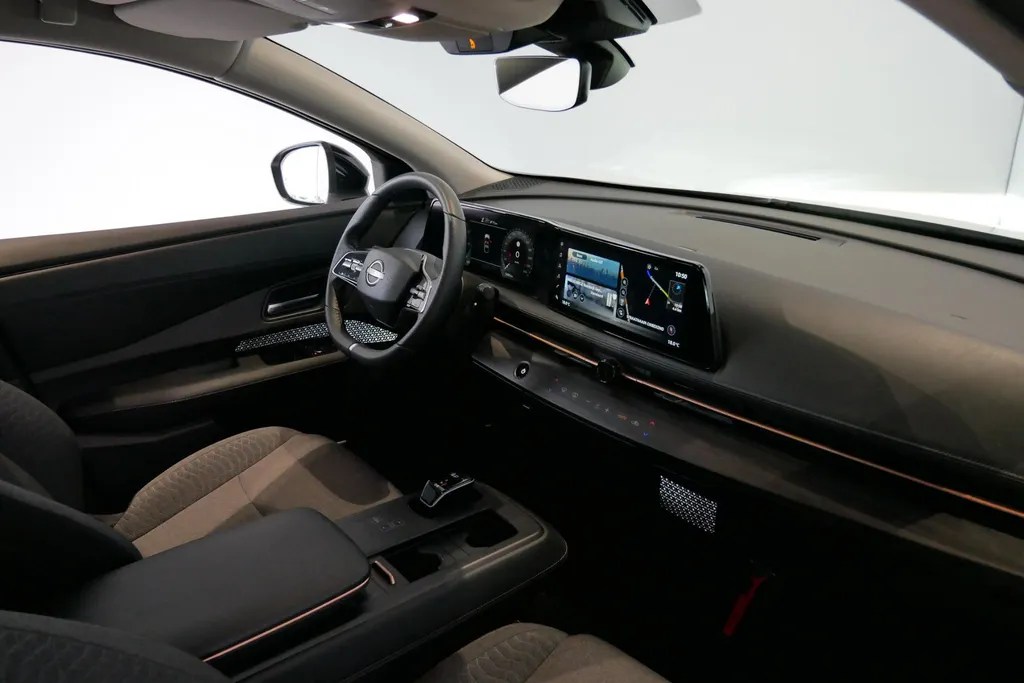 Nissan ARIYA Limited Edition 66 kWh *afneembare trekhaak*Achteruitrijcamera*Navigatie*Apple carplay& Androidauto*Parkeersensorenvoor en achter*Adaptive cruisecontrole*I-key*
