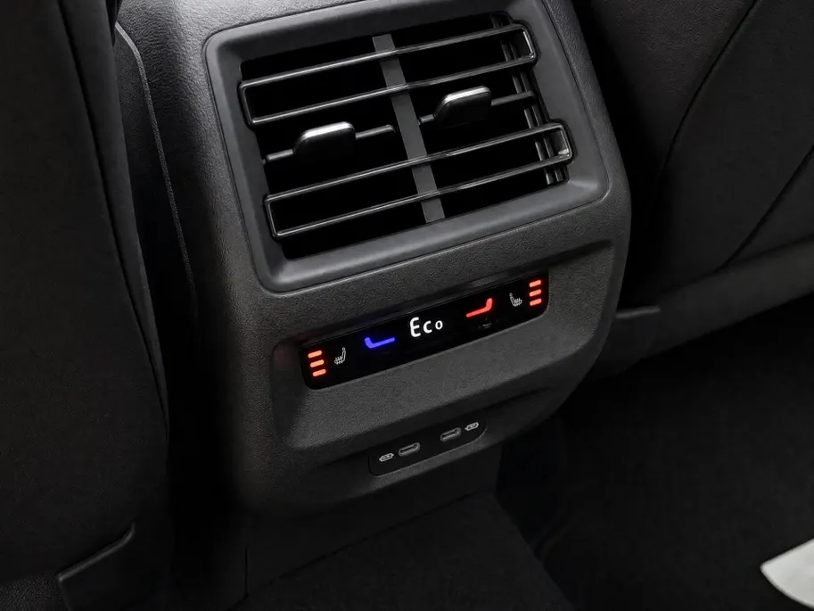 Volkswagen Tiguan 1.5 204pk DSG eHybrid Life Edition · Panoramadak · Camera · Wegklapbare Trekhaak ·  Apple/Android Car Play · Navigatie · 18'' Inch ·