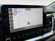 Kia Stonic 1.0 T-GDi MHEV DynamicPlusLine | Trekhaak | Keyless | Camera | Climate Control | Cruise Control | Lane Assist | Apple Carplay | Android Auto |
